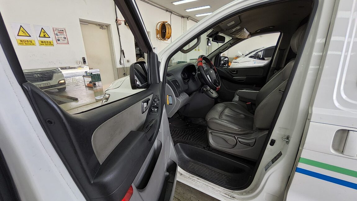 HYUNDAI THE NEW GRAND STAREX 3-SEATER DIESEL VAN SMART 2019 - zdjęcie 10
