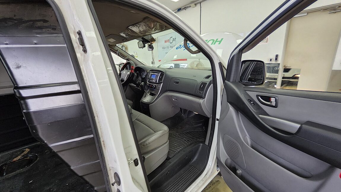 HYUNDAI THE NEW GRAND STAREX 3-SEATER DIESEL VAN SMART 2019 - zdjęcie 14