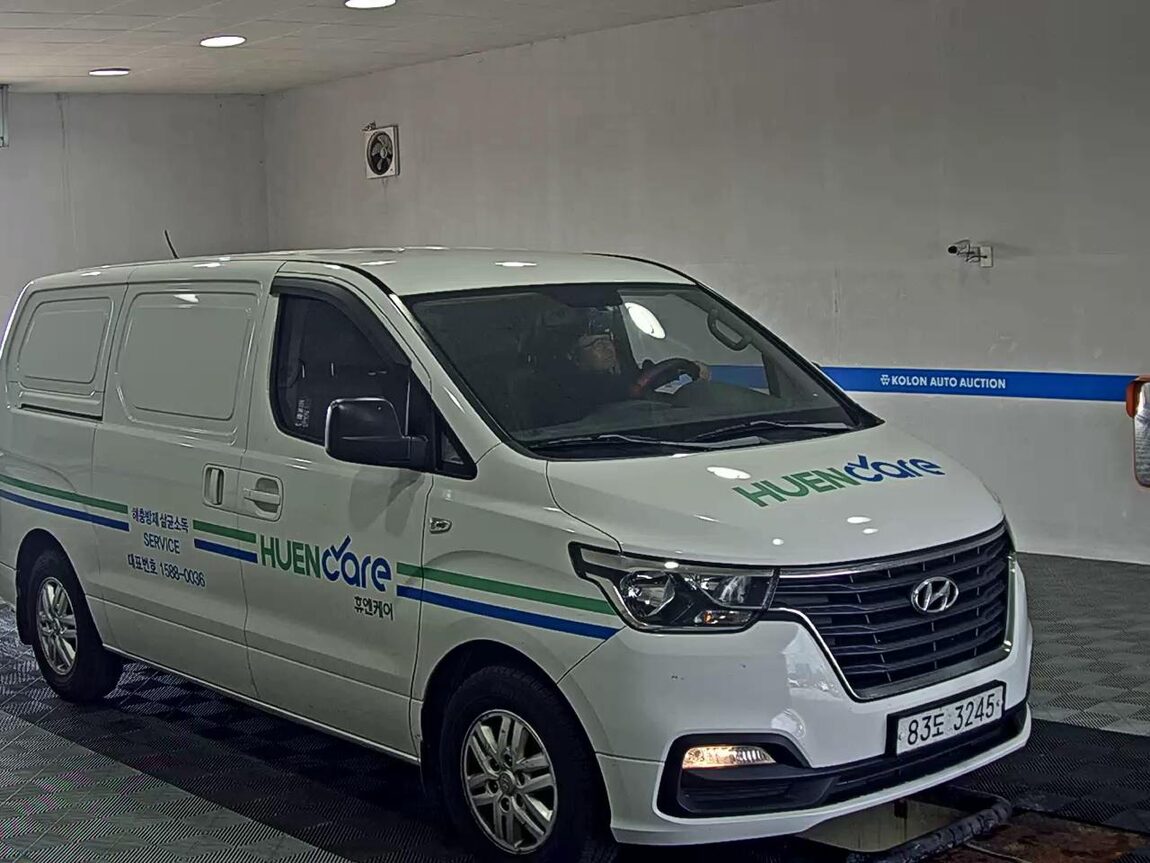 HYUNDAI THE NEW GRAND STAREX 3-SEATER DIESEL VAN SMART 2019 - zdjęcie 3