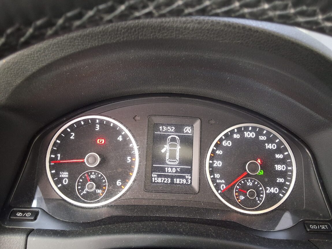 VOLKSWAGEN TIGUAN 2.0 TDI BLUEMOTION PREMIUM 2015 - zdjęcie 10