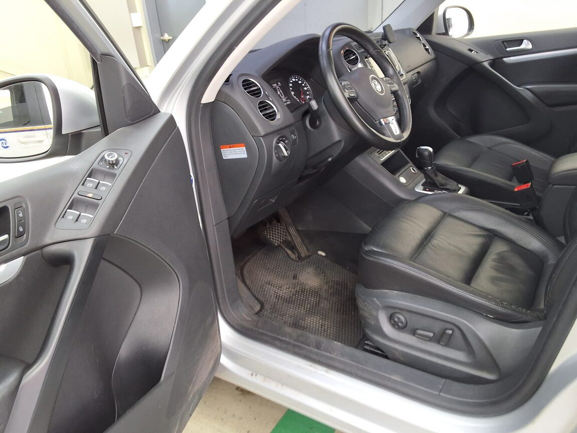 VOLKSWAGEN TIGUAN 2.0 TDI BLUEMOTION PREMIUM 2015 - zdjęcie 11