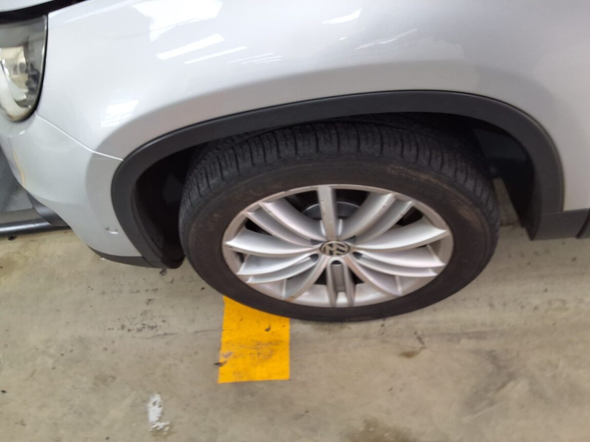 VOLKSWAGEN TIGUAN 2.0 TDI BLUEMOTION PREMIUM 2015 - zdjęcie 19