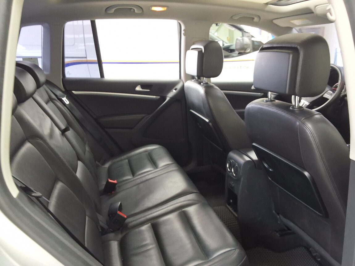 VOLKSWAGEN TIGUAN 2.0 TDI BLUEMOTION PREMIUM 2015 - zdjęcie 14