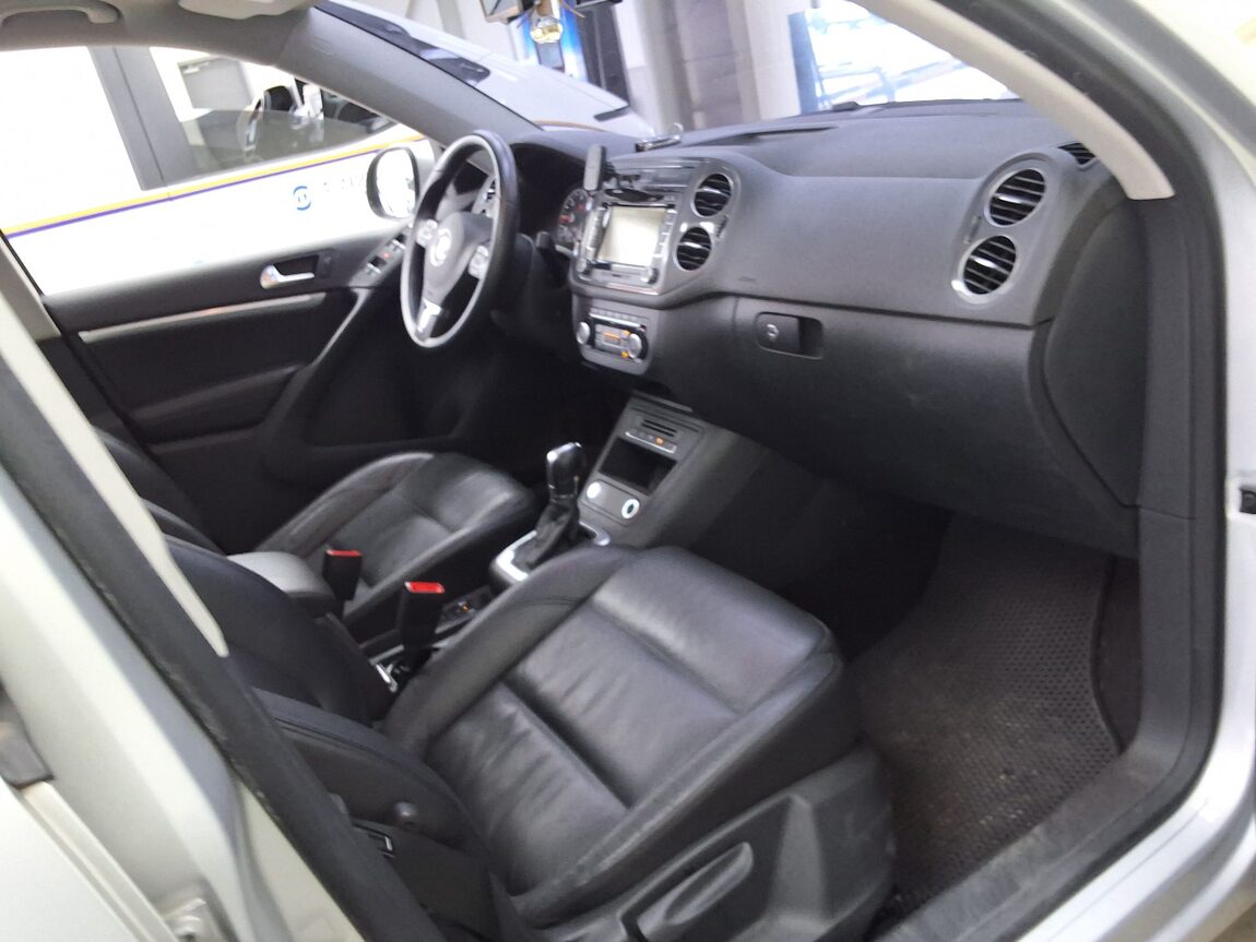 VOLKSWAGEN TIGUAN 2.0 TDI BLUEMOTION PREMIUM 2015 - zdjęcie 15