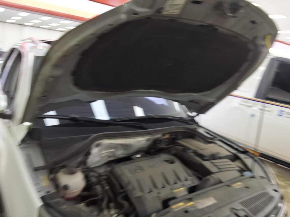 VOLKSWAGEN TIGUAN 2.0 TDI BLUEMOTION PREMIUM 2015 - zdjęcie 18