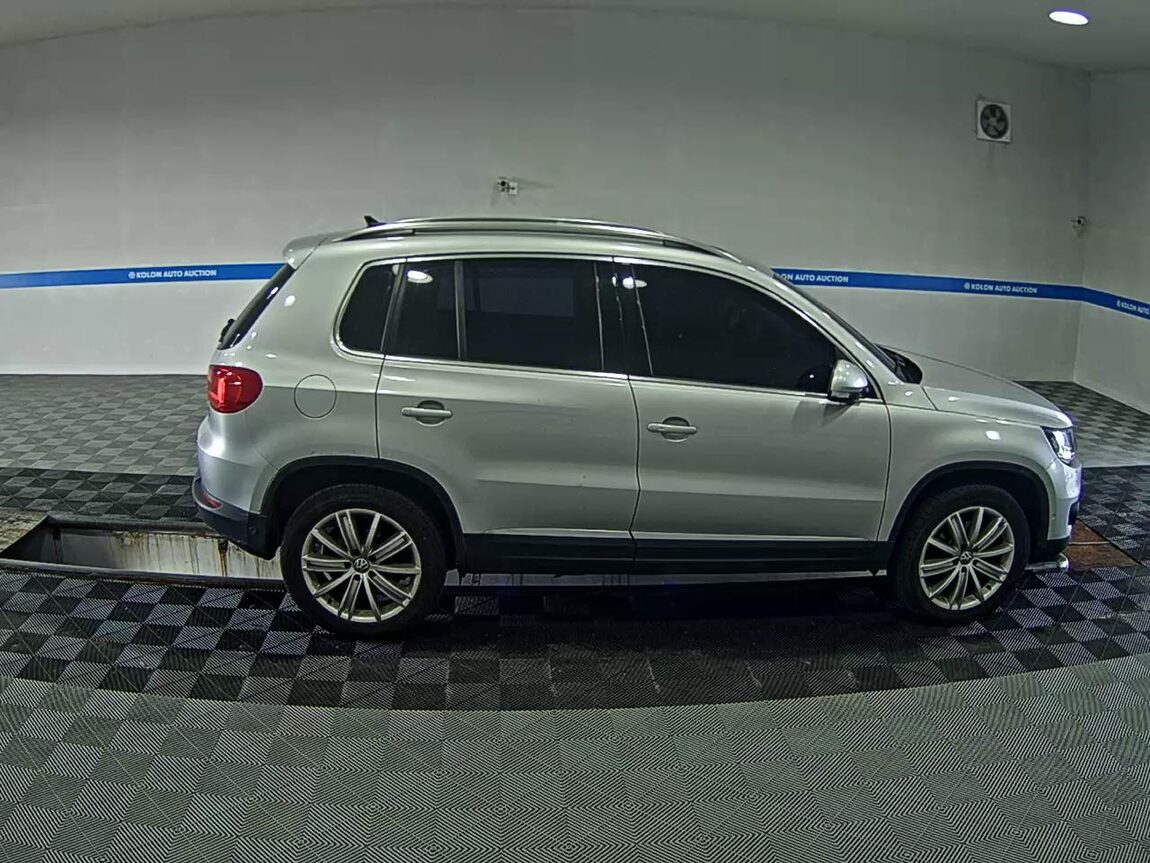 VOLKSWAGEN TIGUAN 2.0 TDI BLUEMOTION PREMIUM 2015 - zdjęcie 4