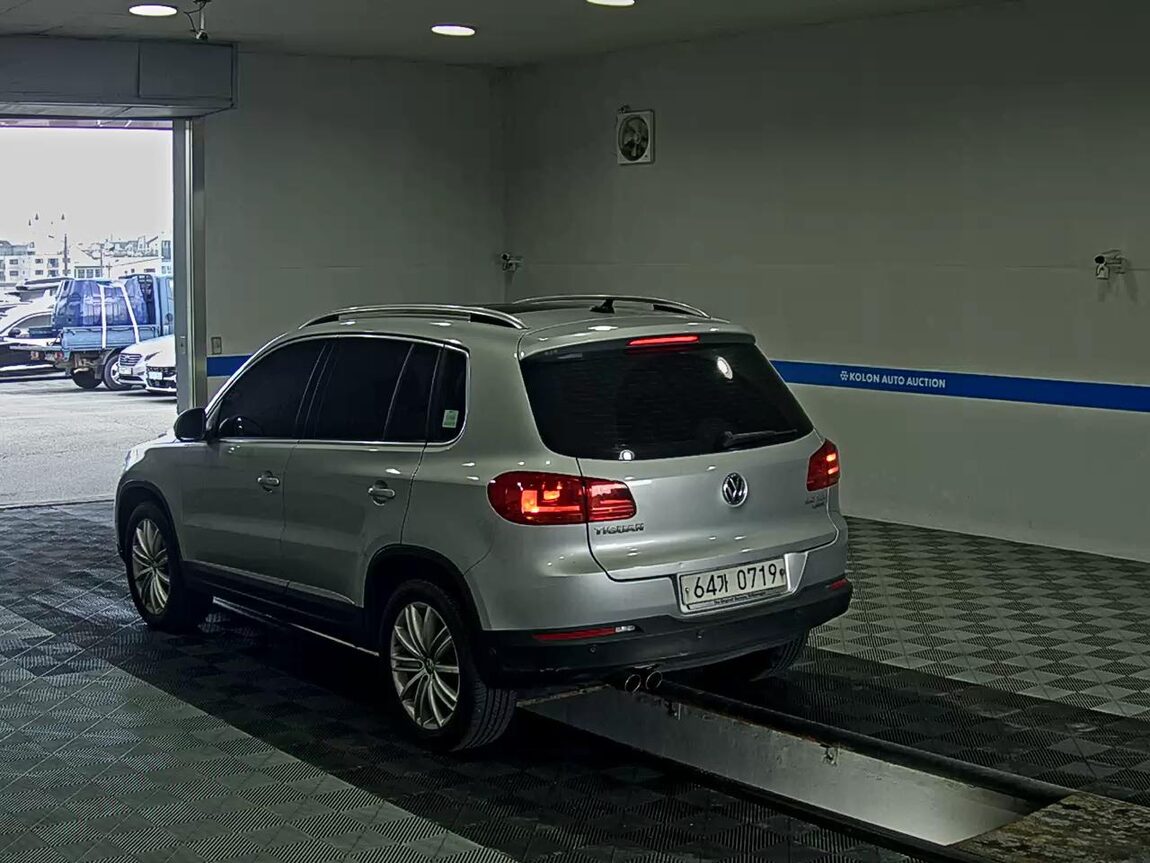 VOLKSWAGEN TIGUAN 2.0 TDI BLUEMOTION PREMIUM 2015 - zdjęcie 6