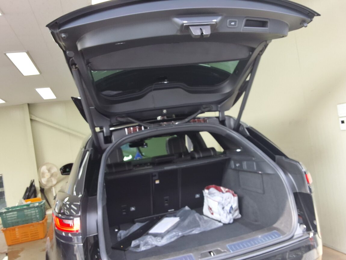 LAND ROVER RANGE ROVER VELAR 2.0 D240 SE R DYNAMIC 2018 - zdjęcie 16