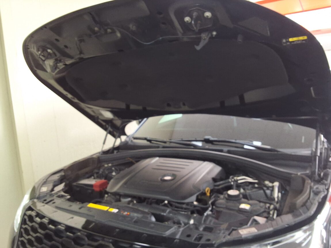 LAND ROVER RANGE ROVER VELAR 2.0 D240 SE R DYNAMIC 2018 - zdjęcie 18