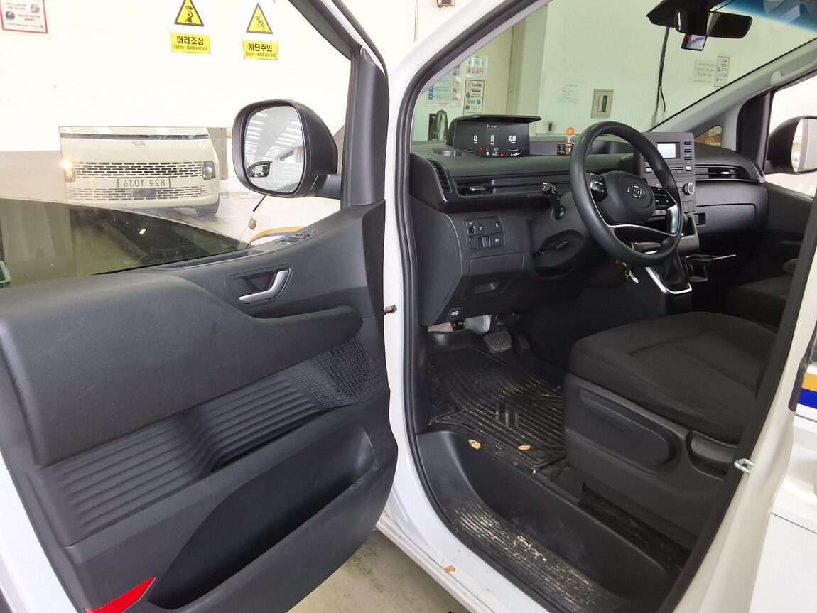 HYUNDAI STARIA 2.2 DIESEL CARGO 5-SEATER SMART 2022 - zdjęcie 10