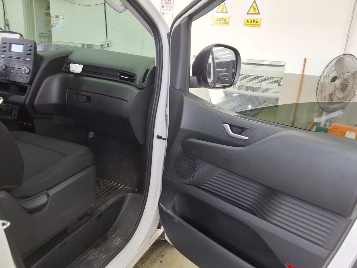 HYUNDAI STARIA 2.2 DIESEL CARGO 5-SEATER SMART 2022 - zdjęcie 14