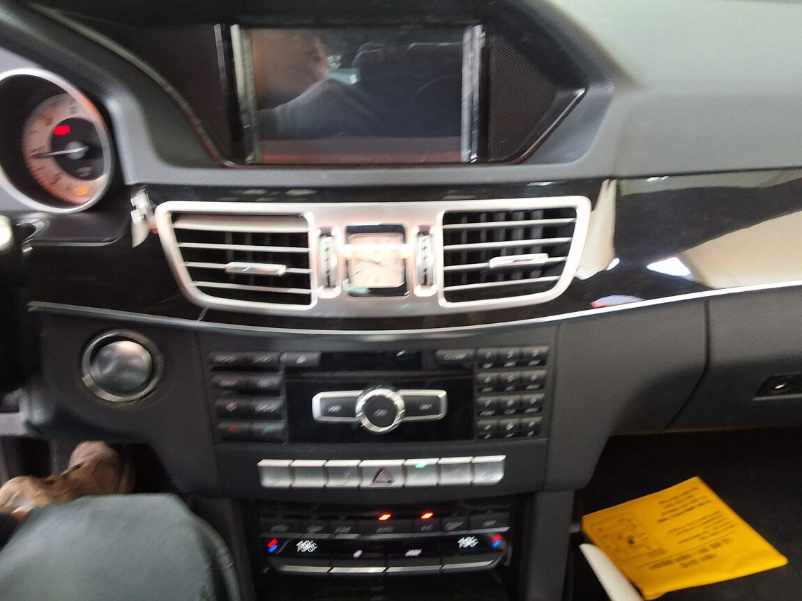 MERCEDES-BENZ E-CLASS (4TH GEN) E220 CDI AVANTGARDE 2014 - zdjęcie 24