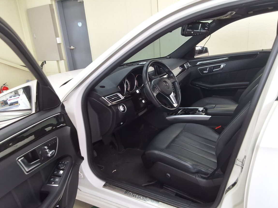 MERCEDES-BENZ E-CLASS (4TH GEN) E220 CDI AVANTGARDE 2014 - zdjęcie 11