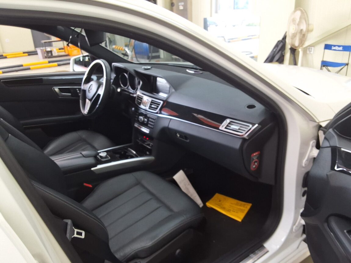 MERCEDES-BENZ E-CLASS (4TH GEN) E220 CDI AVANTGARDE 2014 - zdjęcie 15