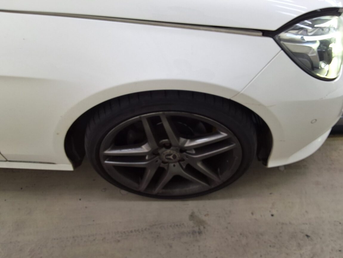 MERCEDES-BENZ E-CLASS (4TH GEN) E220 CDI AVANTGARDE 2014 - zdjęcie 21