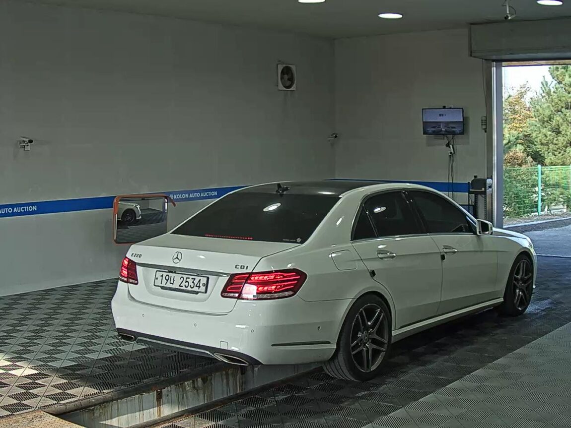 MERCEDES-BENZ E-CLASS (4TH GEN) E220 CDI AVANTGARDE 2014 - zdjęcie 5