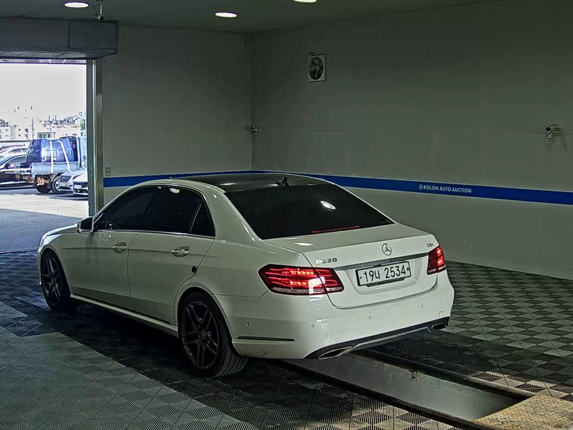 MERCEDES-BENZ E-CLASS (4TH GEN) E220 CDI AVANTGARDE 2014 - zdjęcie 6