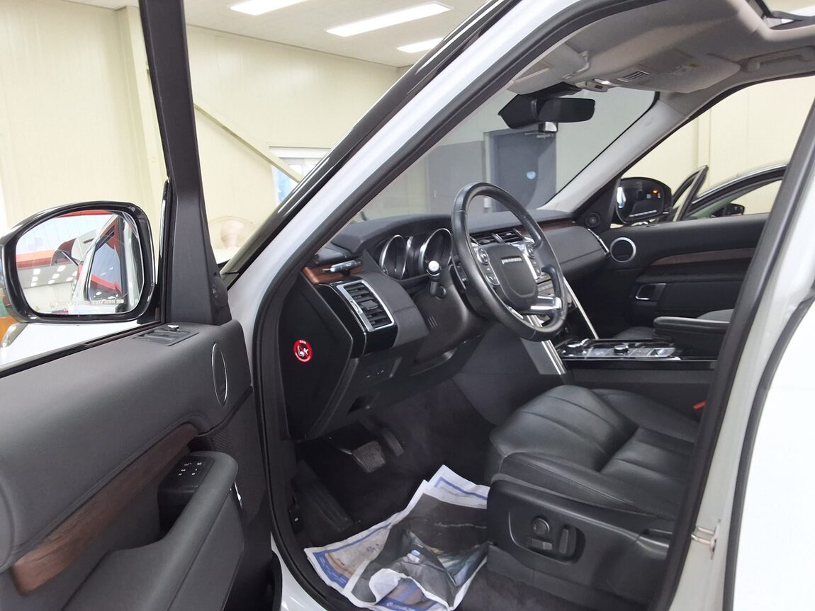 LAND ROVER DISCOVERY 5 3.0 TD6 HSE 2017 - zdjęcie 11