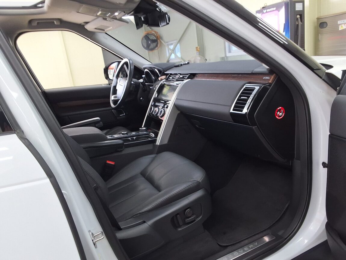 LAND ROVER DISCOVERY 5 3.0 TD6 HSE 2017 - zdjęcie 15