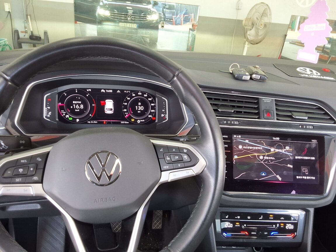 VOLKSWAGEN TIGUAN (2ND GEN) 2.0 TDI PRESTIGE 2022 - zdjęcie 17