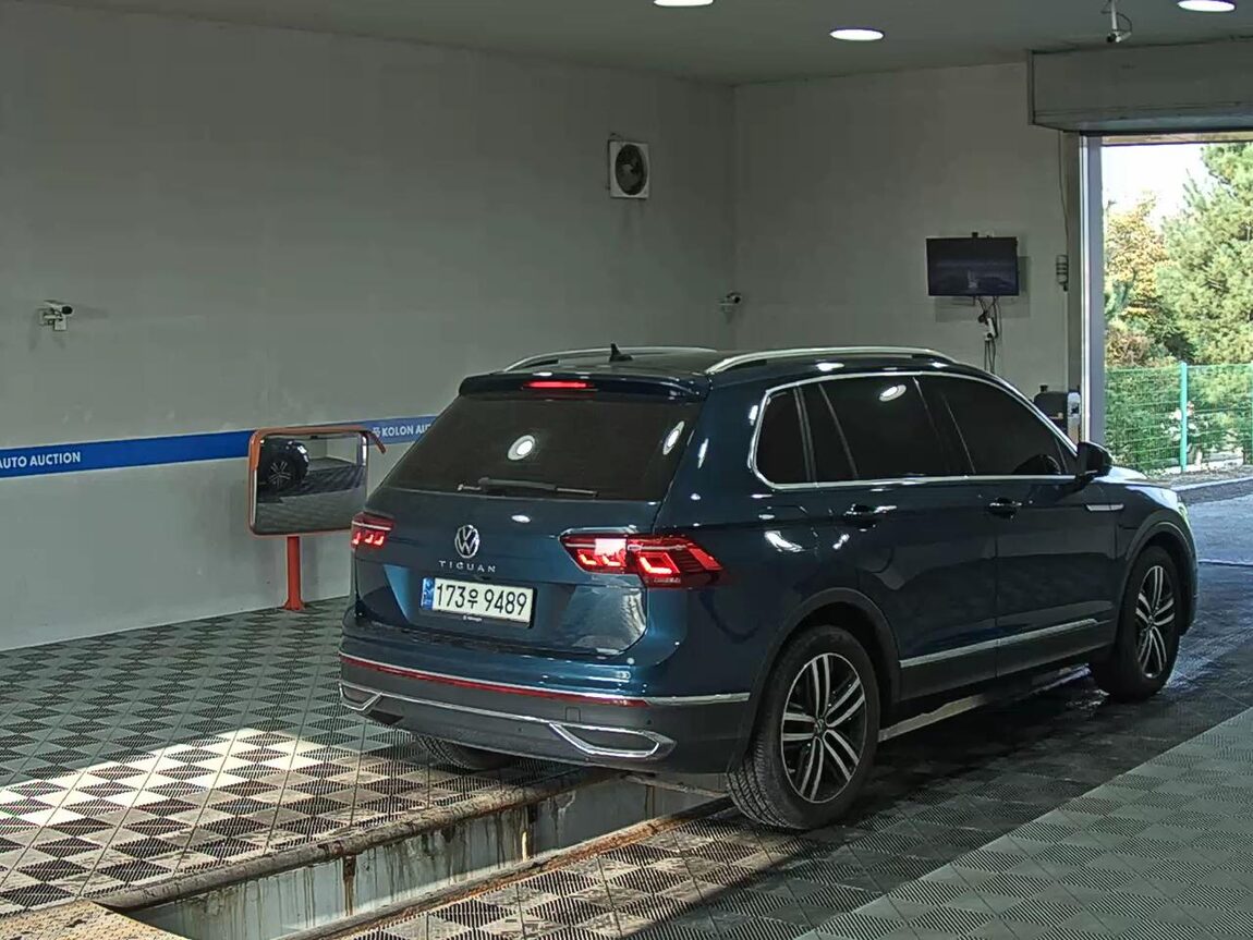 VOLKSWAGEN TIGUAN (2ND GEN) 2.0 TDI PRESTIGE 2022 - zdjęcie 5