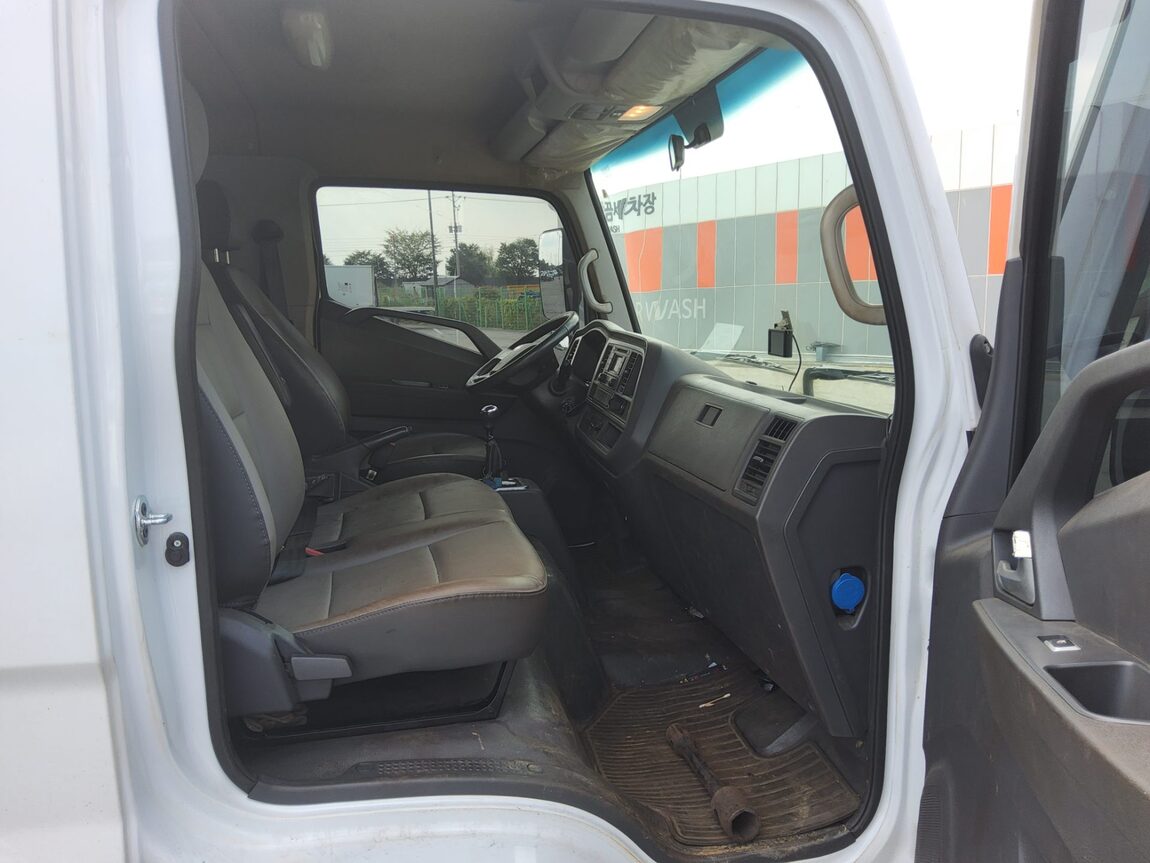 HYUNDAI ALL NEW MIGHTY 2.5 TON STANDARD CAB LONG WHEELBASE HIGH DECK 2020 - zdjęcie 12