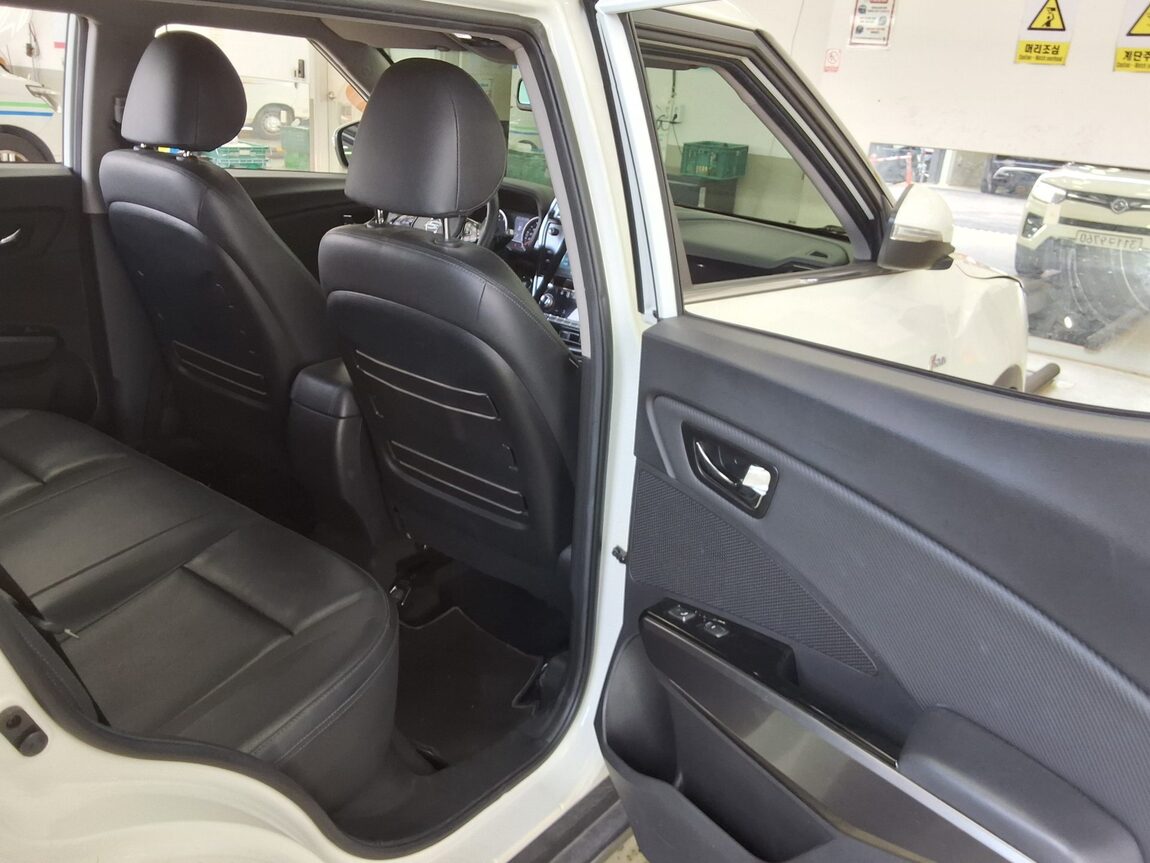 KG MOBILITY (SSANGYONG) VERY NEW TIVOLI 1.5 GASOLINE 2WD V3 2022 - zdjęcie 13