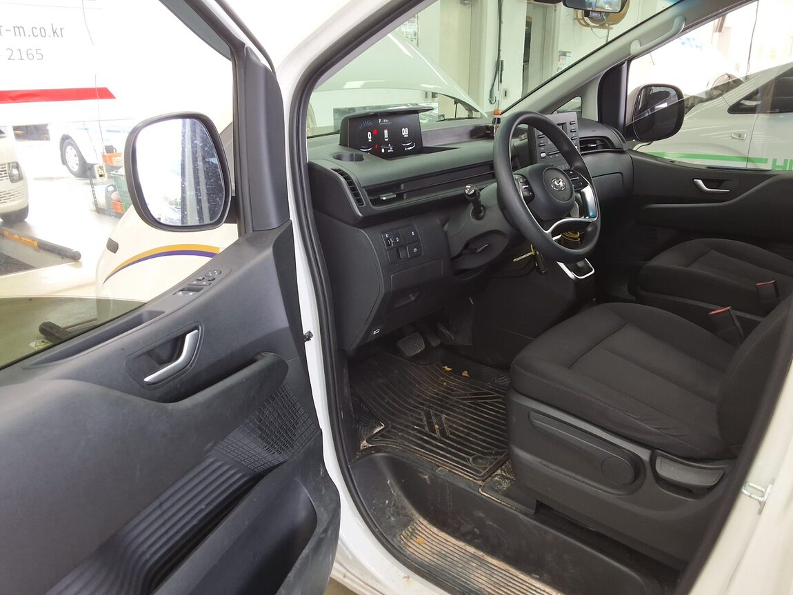 HYUNDAI STARIA 2.2 DIESEL CARGO 5-SEATER SMART 2022 - zdjęcie 10