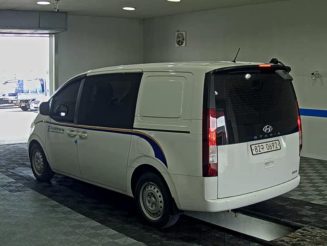 HYUNDAI STARIA 2.2 DIESEL CARGO 5-SEATER SMART 2022 - zdjęcie 6