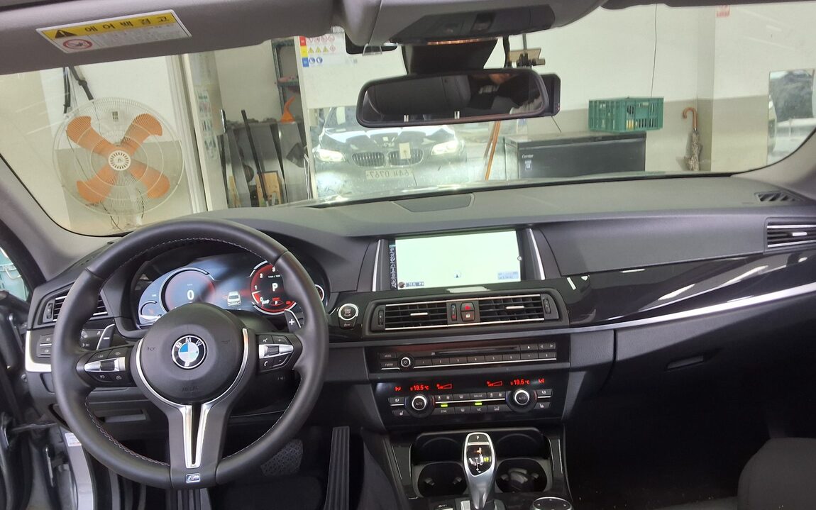 BMW 5 SERIES (6TH GEN) 530d xDRIVE M AERODYNAMIC 2016 - zdjęcie 11
