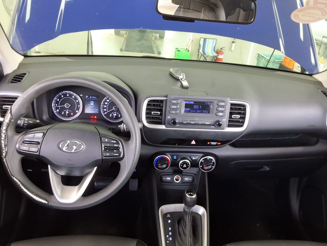 HYUNDAI VENUE 1.6 GASOLINE SMART 2022 - zdjęcie 11