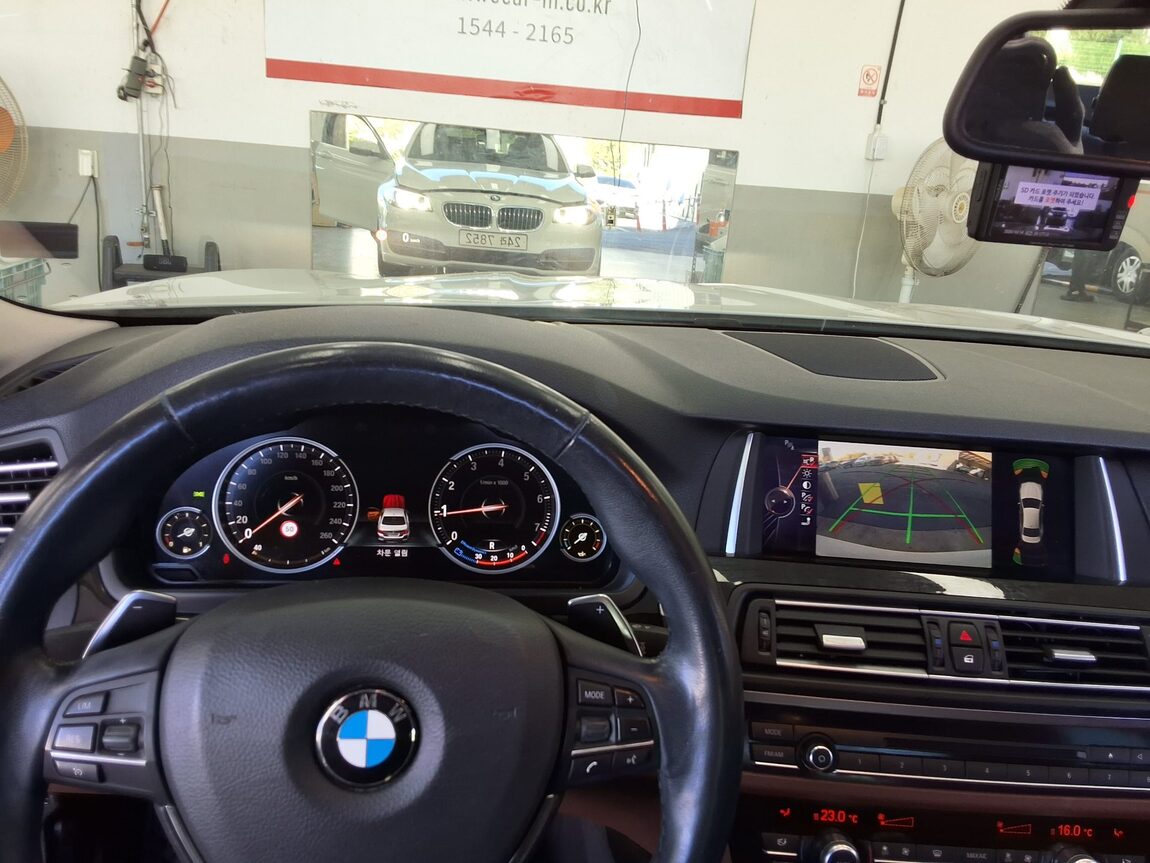BMW 5 SERIES (6TH GEN) 528i 2015 - zdjęcie 17