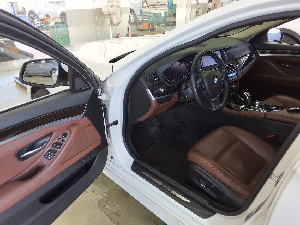 BMW 5 SERIES (6TH GEN) 528i 2015 - zdjęcie 10