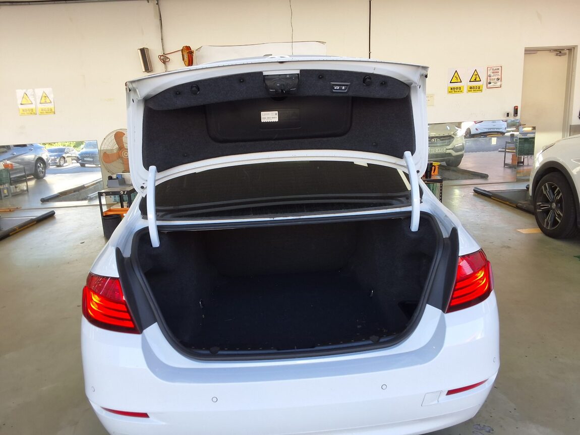 BMW 5 SERIES (6TH GEN) 528i 2015 - zdjęcie 15