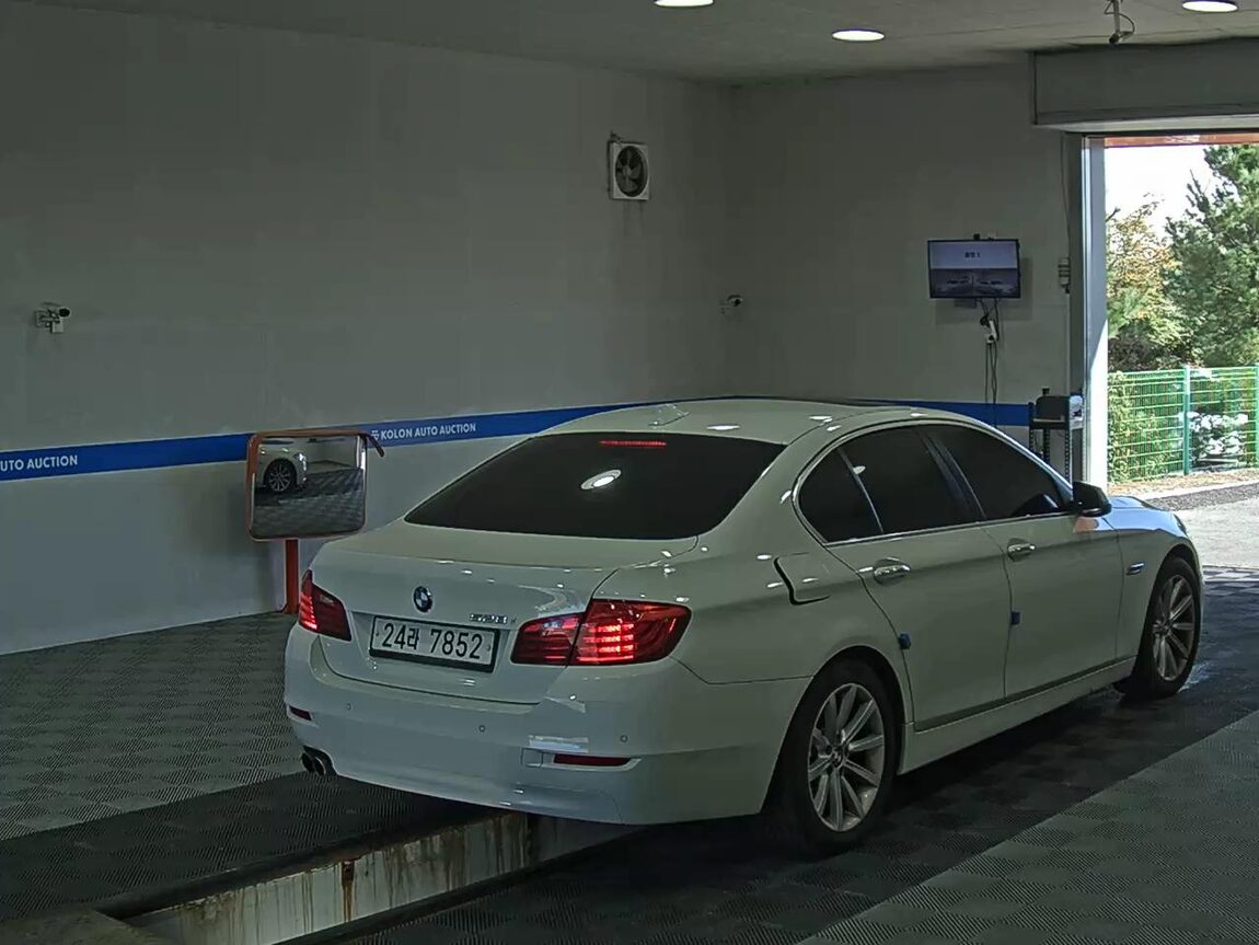 BMW 5 SERIES (6TH GEN) 528i 2015 - zdjęcie 5