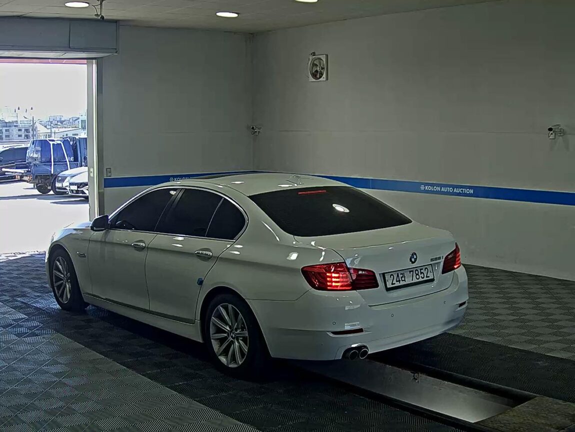BMW 5 SERIES (6TH GEN) 528i 2015 - zdjęcie 6