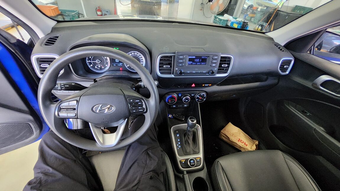 HYUNDAI VENUE 1.6 GASOLINE SMART 2022 - zdjęcie 11