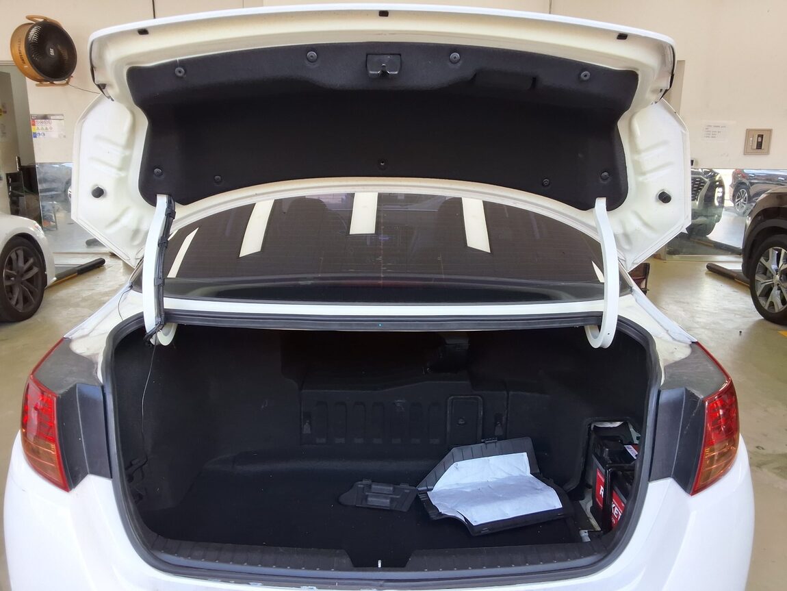 KIA K5 HYBRID DELUXE 2013 - zdjęcie 15