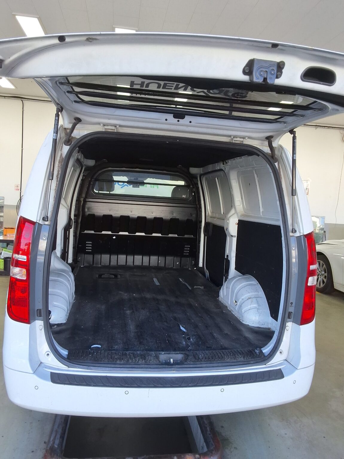 HYUNDAI THE NEW GRAND STAREX 3-SEATER DIESEL VAN SMART 2019 - zdjęcie 15