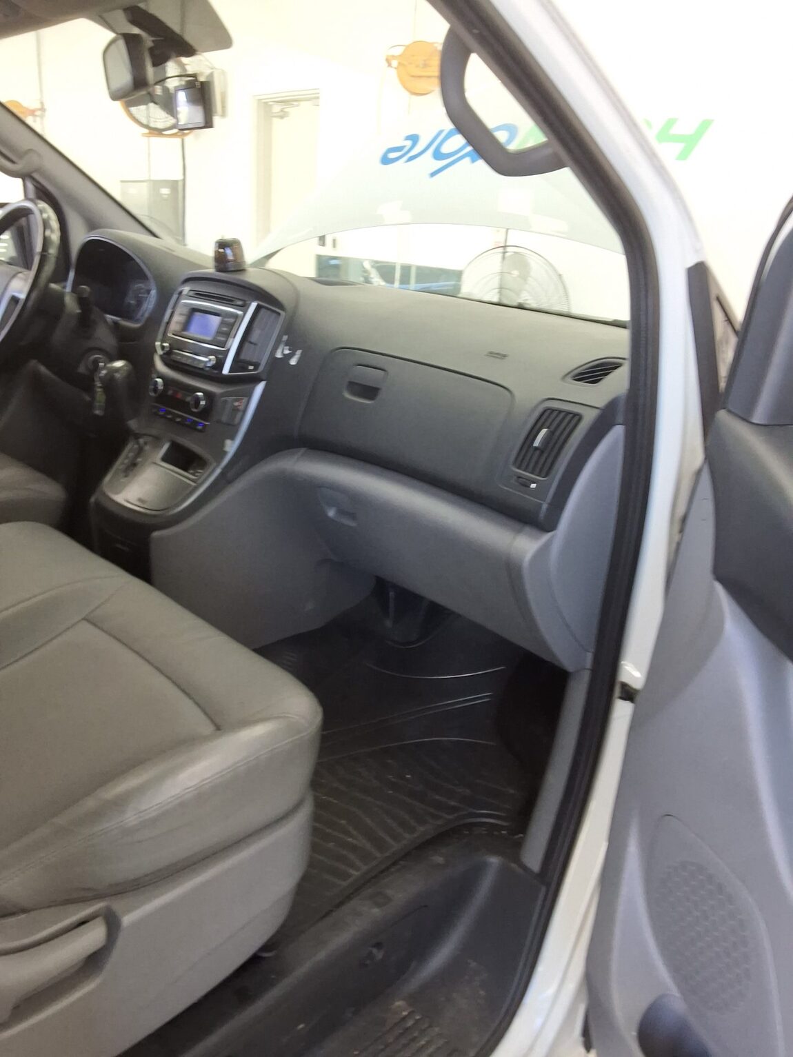 HYUNDAI THE NEW GRAND STAREX 3-SEATER DIESEL VAN SMART 2019 - zdjęcie 14