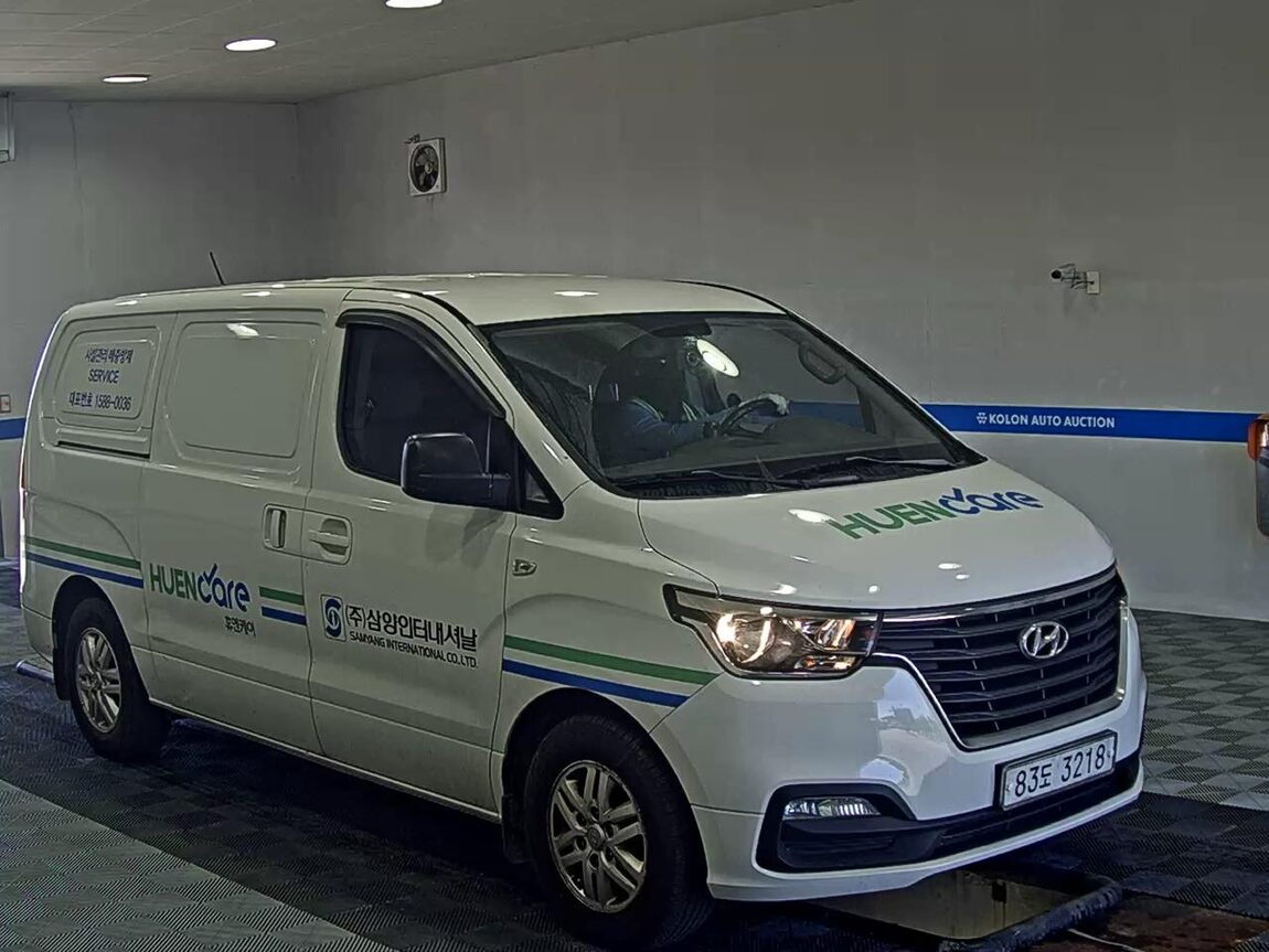 HYUNDAI THE NEW GRAND STAREX 3-SEATER DIESEL VAN SMART 2019 - zdjęcie 3