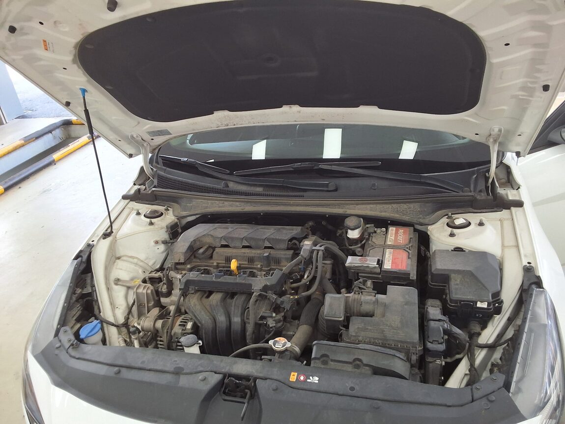 HYUNDAI AVANTE (CN7) 1.6 GASOLINE MODERN 2023 - zdjęcie 19