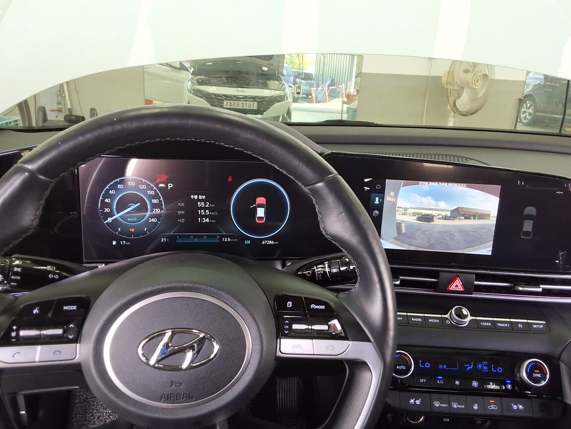 HYUNDAI AVANTE (CN7) 1.6 GASOLINE MODERN 2023 - zdjęcie 20