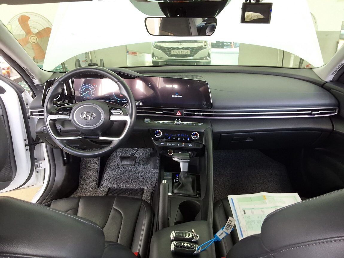 HYUNDAI AVANTE (CN7) 1.6 GASOLINE MODERN 2023 - zdjęcie 11