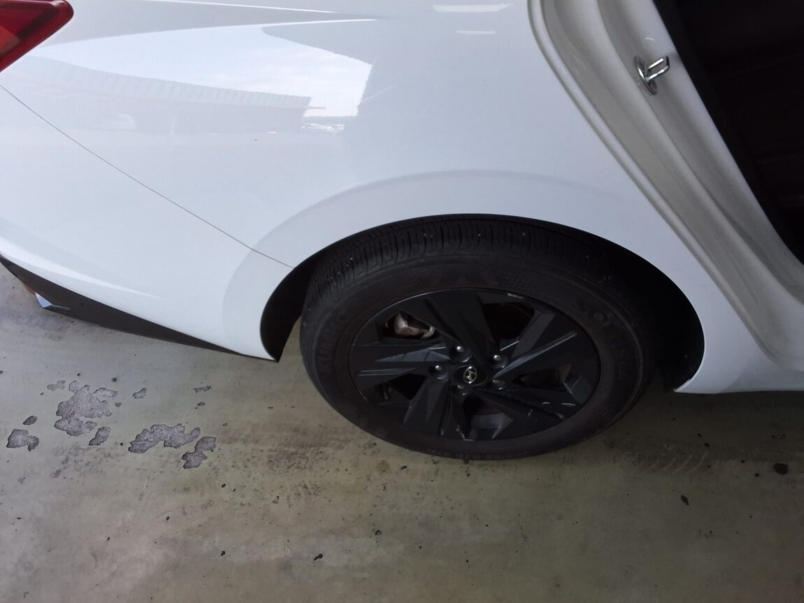 HYUNDAI AVANTE (CN7) 1.6 GASOLINE MODERN 2023 - zdjęcie 25