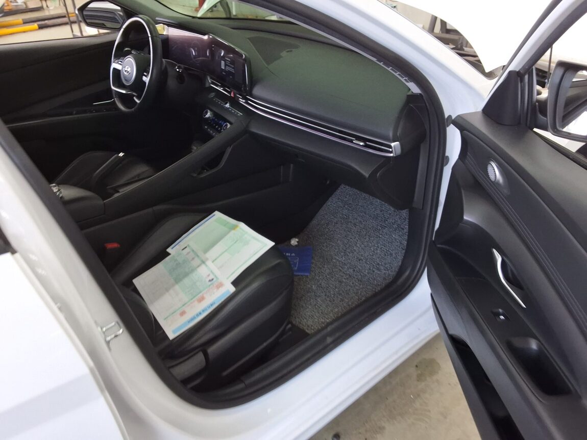 HYUNDAI AVANTE (CN7) 1.6 GASOLINE MODERN 2023 - zdjęcie 14