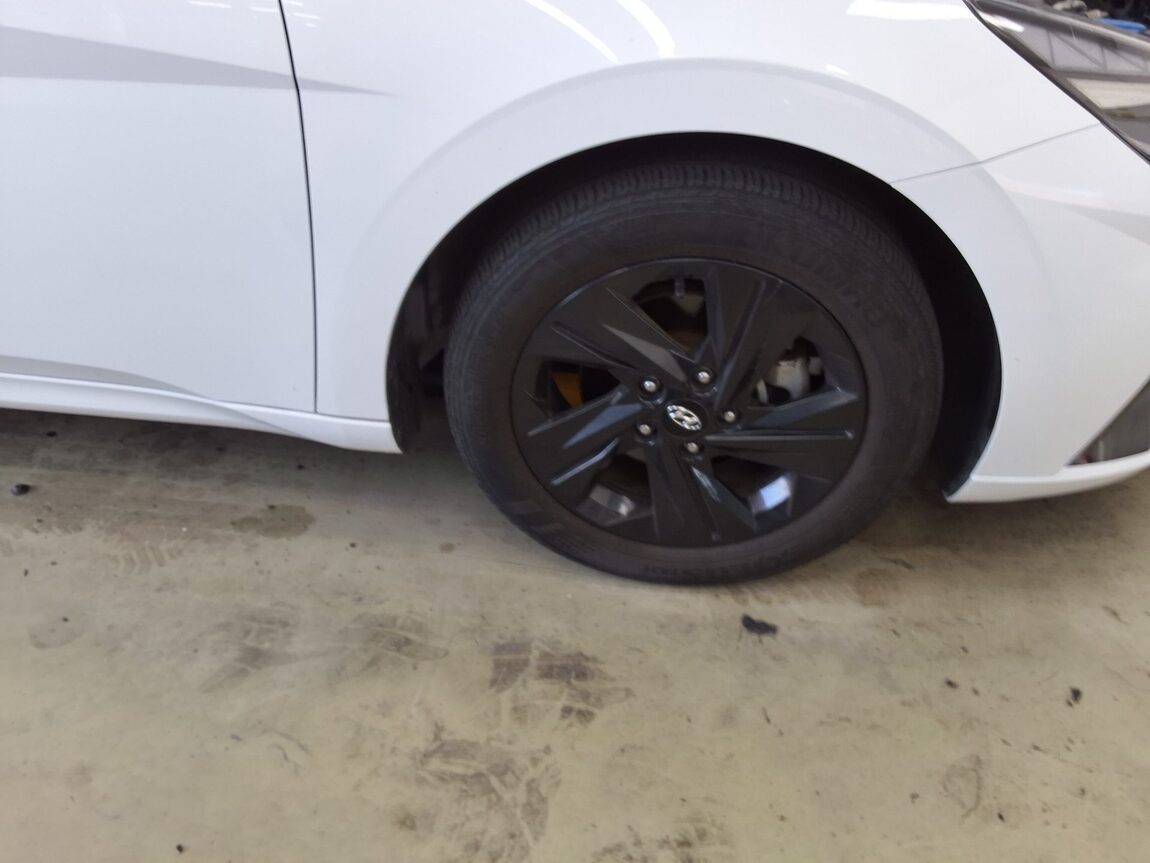 HYUNDAI AVANTE (CN7) 1.6 GASOLINE MODERN 2023 - zdjęcie 24