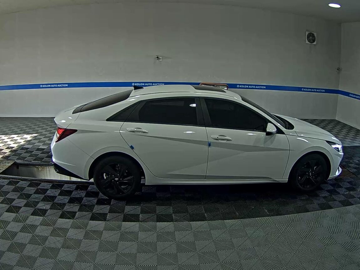HYUNDAI AVANTE (CN7) 1.6 GASOLINE MODERN 2023 - zdjęcie 4