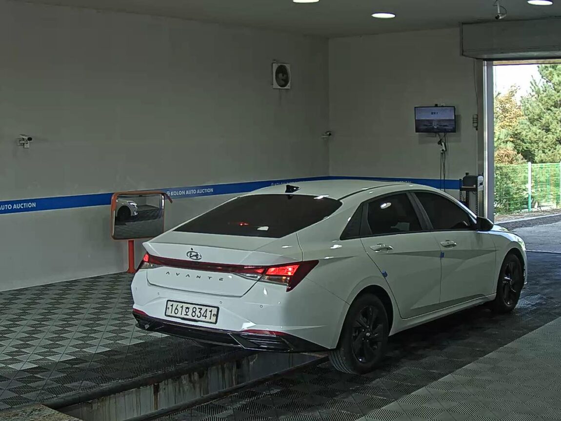 HYUNDAI AVANTE (CN7) 1.6 GASOLINE MODERN 2023 - zdjęcie 5