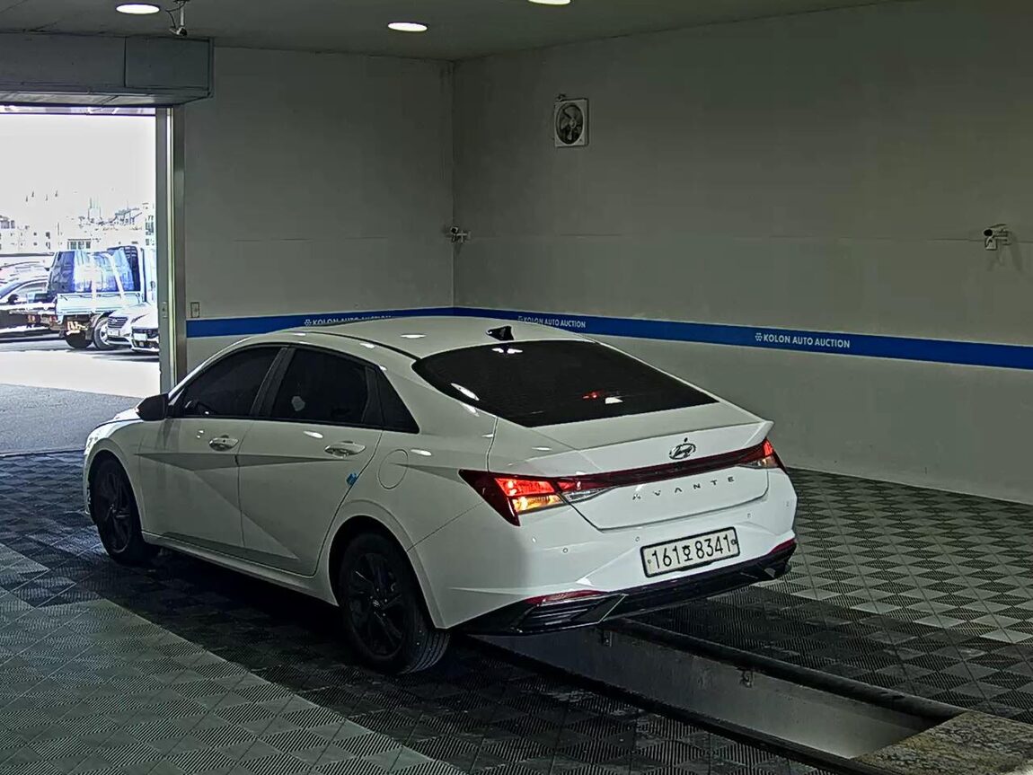 HYUNDAI AVANTE (CN7) 1.6 GASOLINE MODERN 2023 - zdjęcie 6